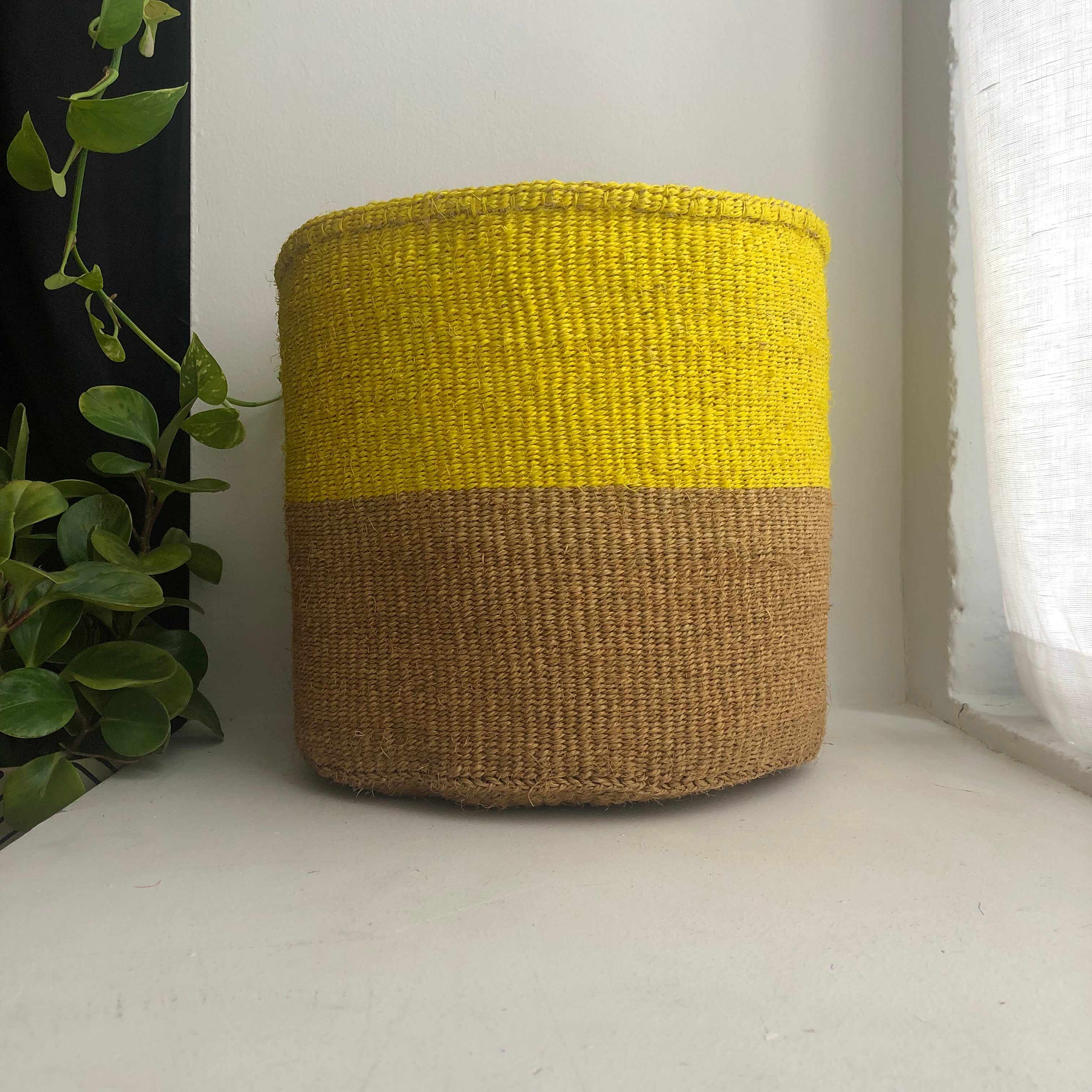 10&quot; yellow and natural basket