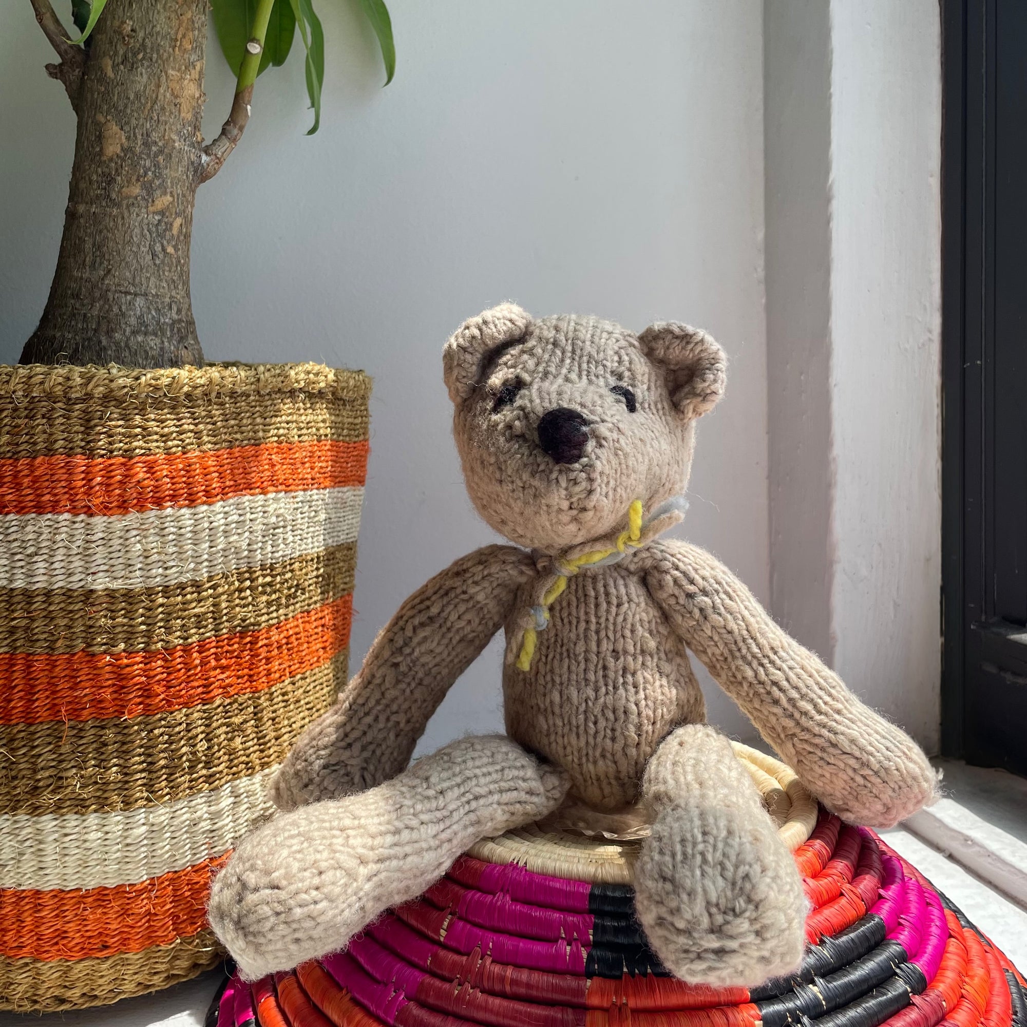 手工编织羊毛和棉质毛绒动物