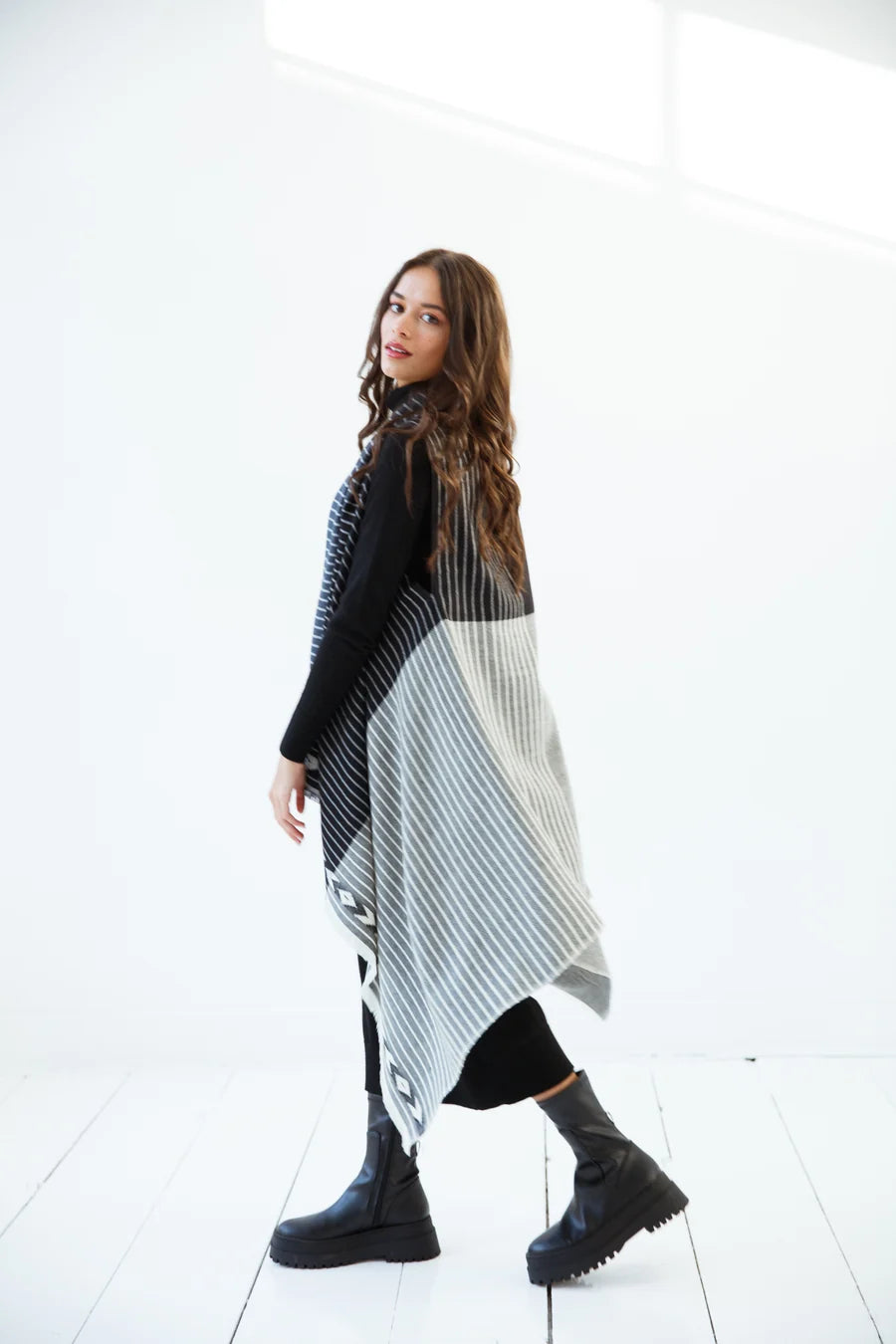 Julahas Light Wool Cape Fusion Graphic - Petite