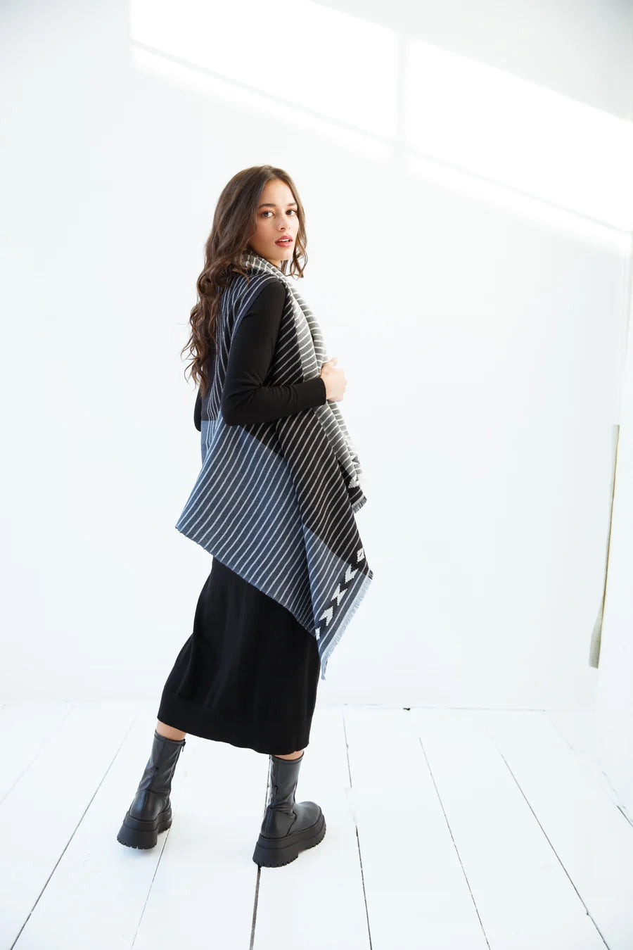 Julahas Light Wool Cape Fusion Graphic - Petite