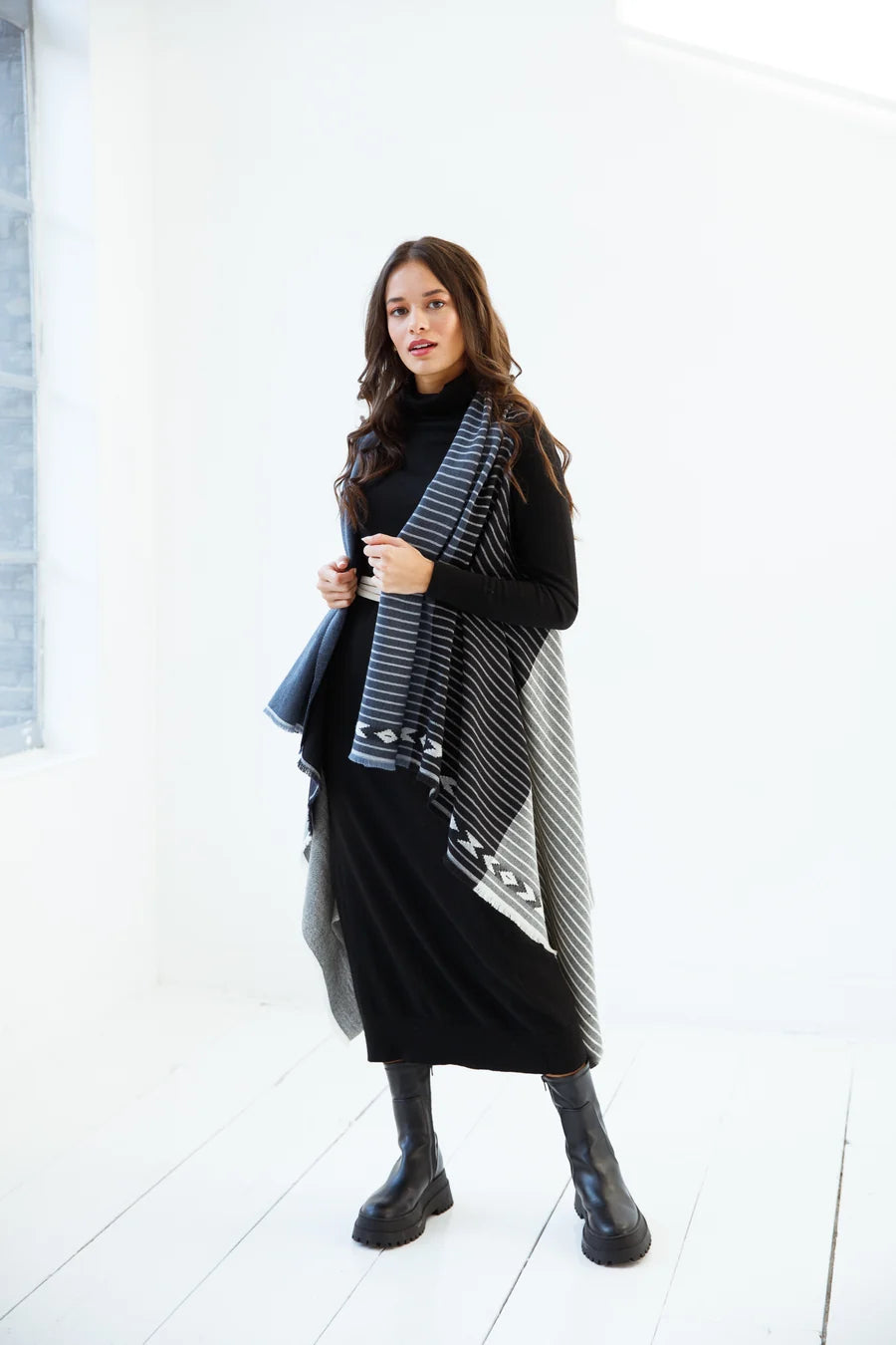 Julahas Light Wool Cape Fusion Graphic - Petite