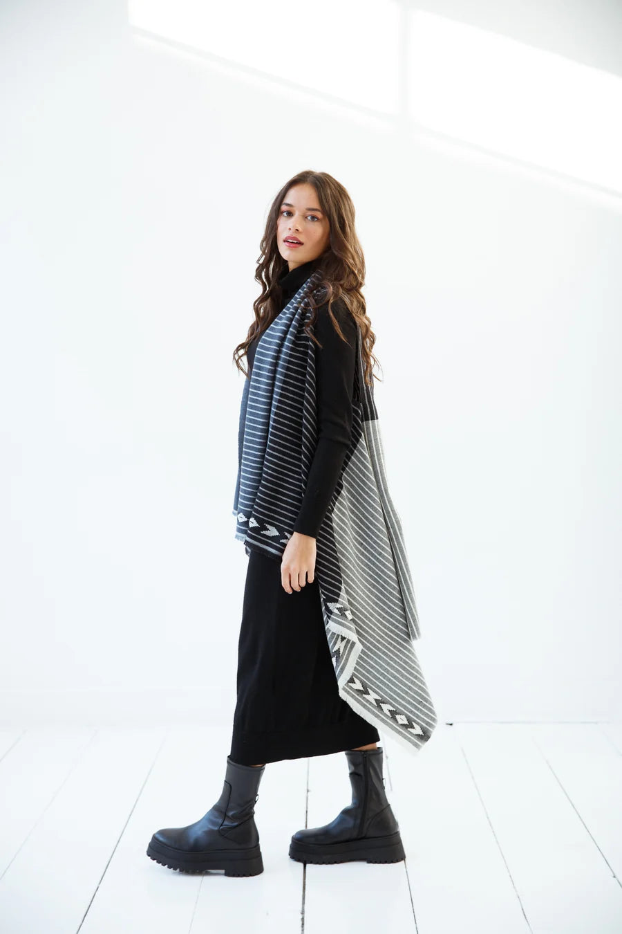 Julahas Light Wool Cape Fusion Graphic - Petite