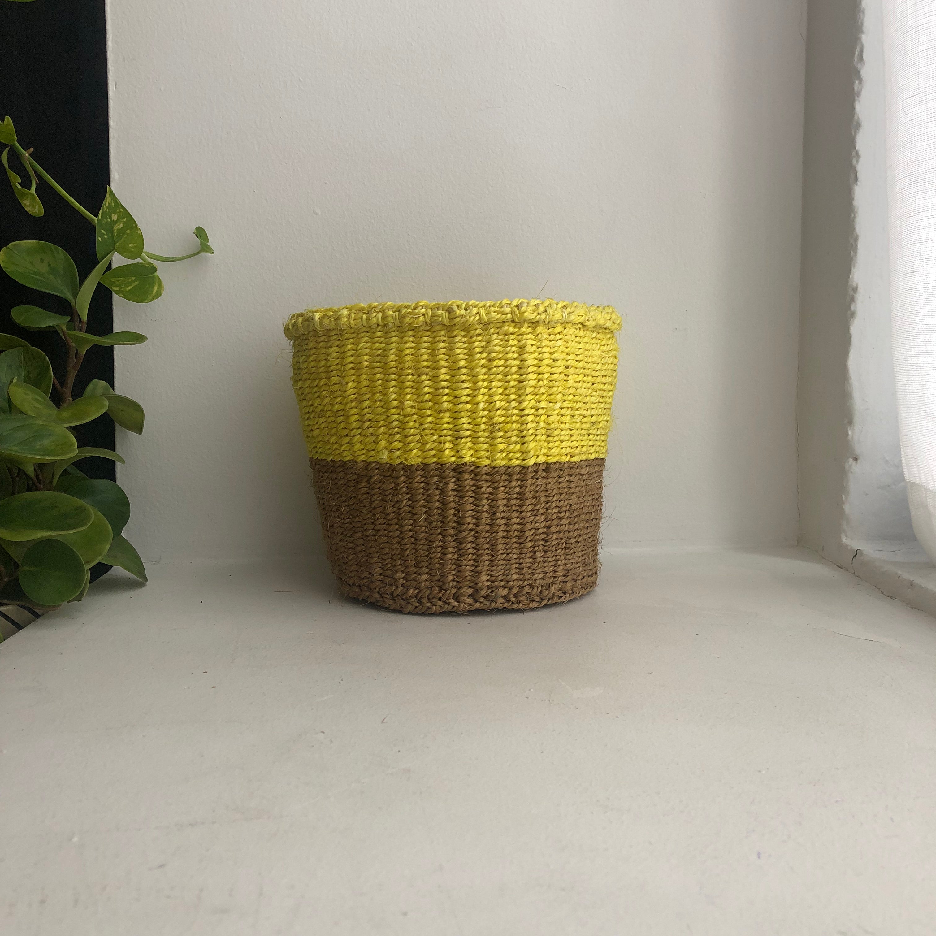 6&quot; yellow and natural basket