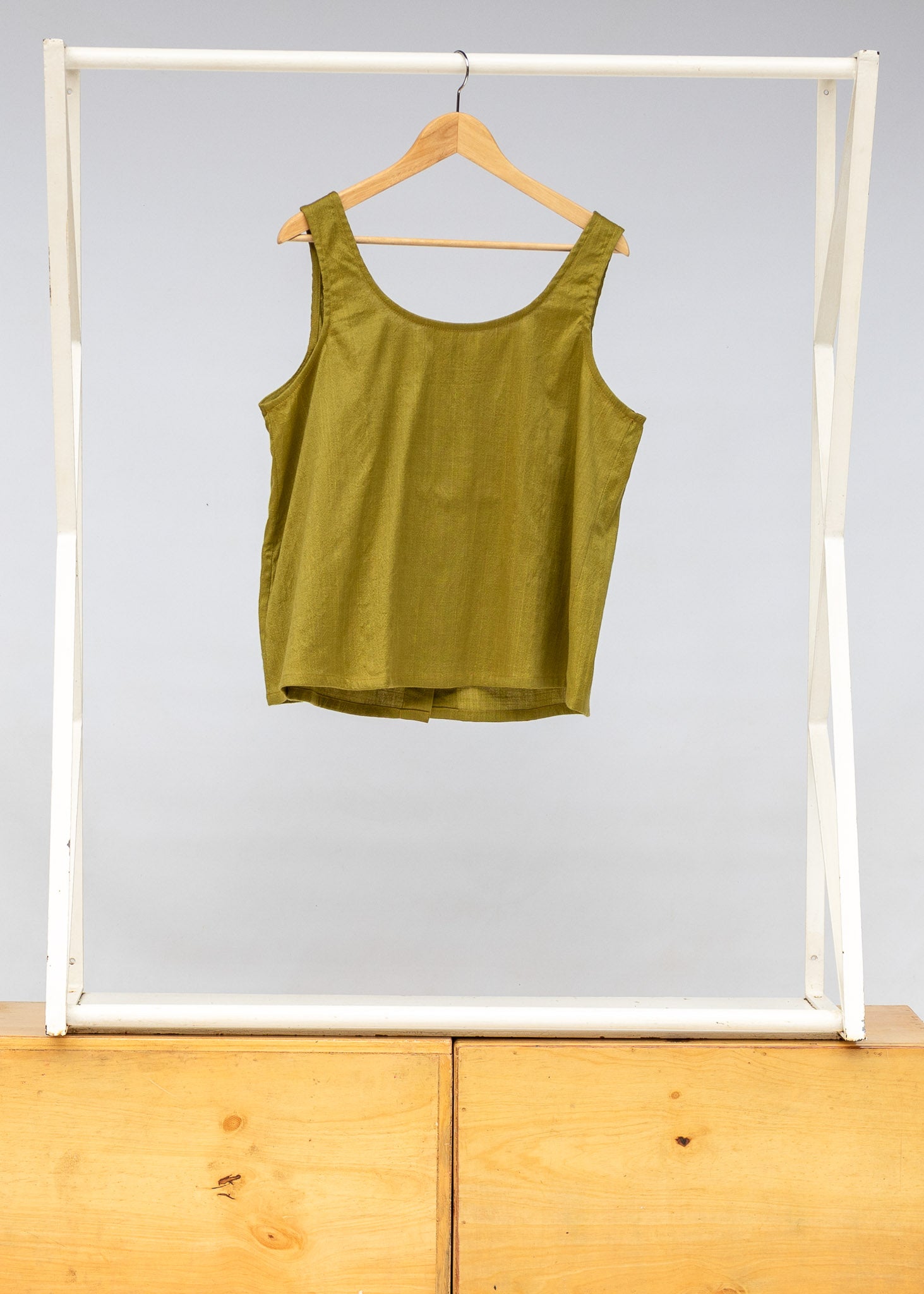 Moss Reversible Scoop Tank