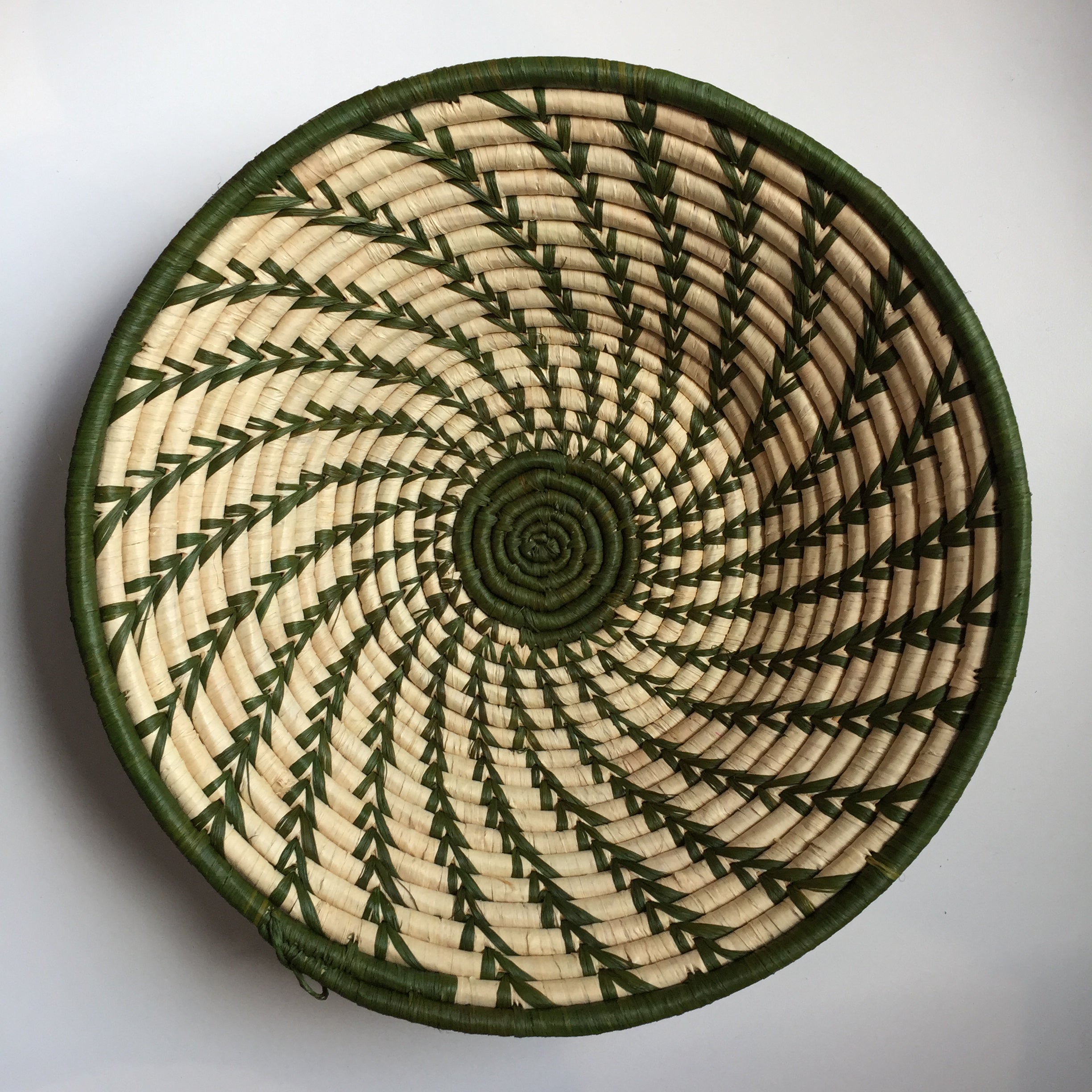 Green and natural swirl bowl